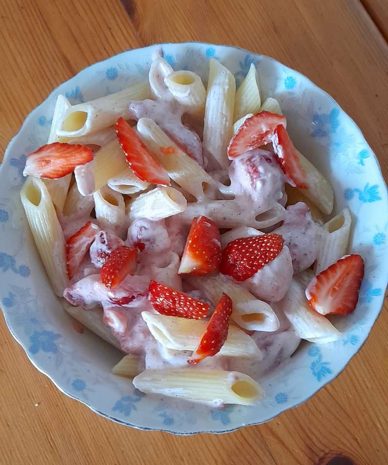 Pasta with strawberries puzzle online from photo
