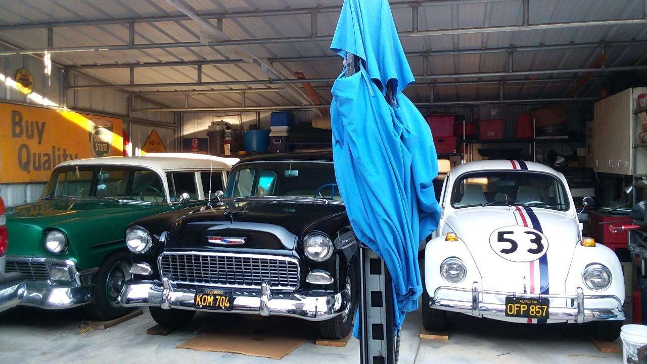 55 Chevy, 56 Chevy & Herbie puzzle online a partir de fotografia