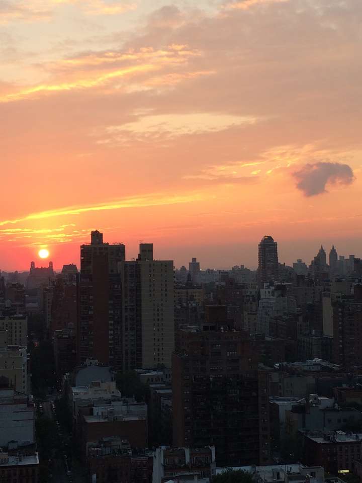 puesta de sol de la ciudad puzzle online a partir de foto