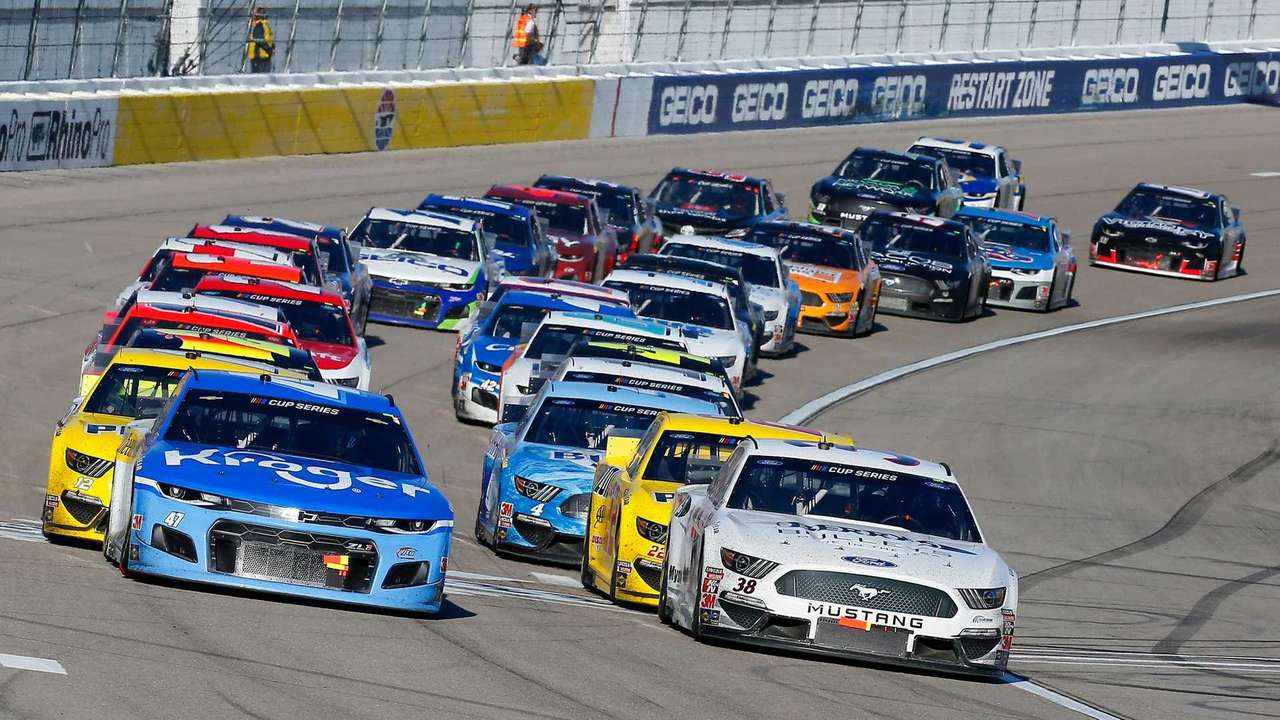 Závod NASCAR online puzzle