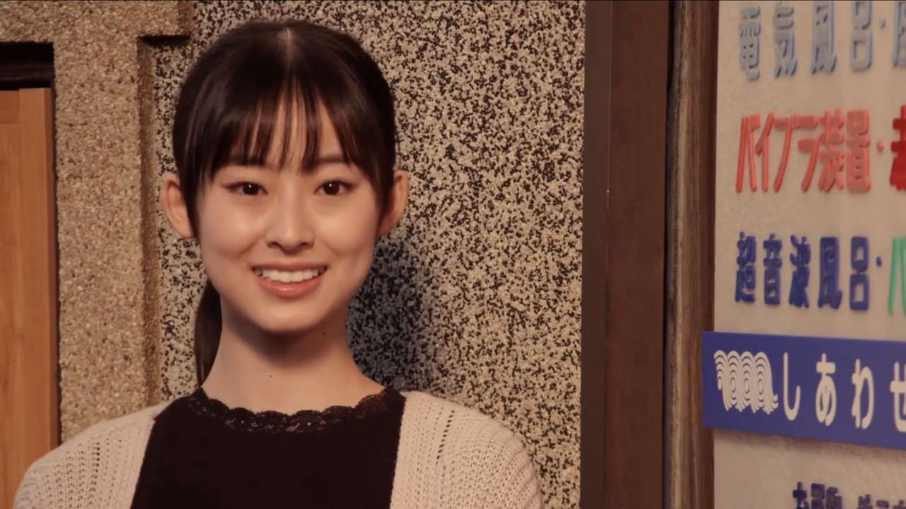 Sakura Igarashi sorride puzzle online da foto