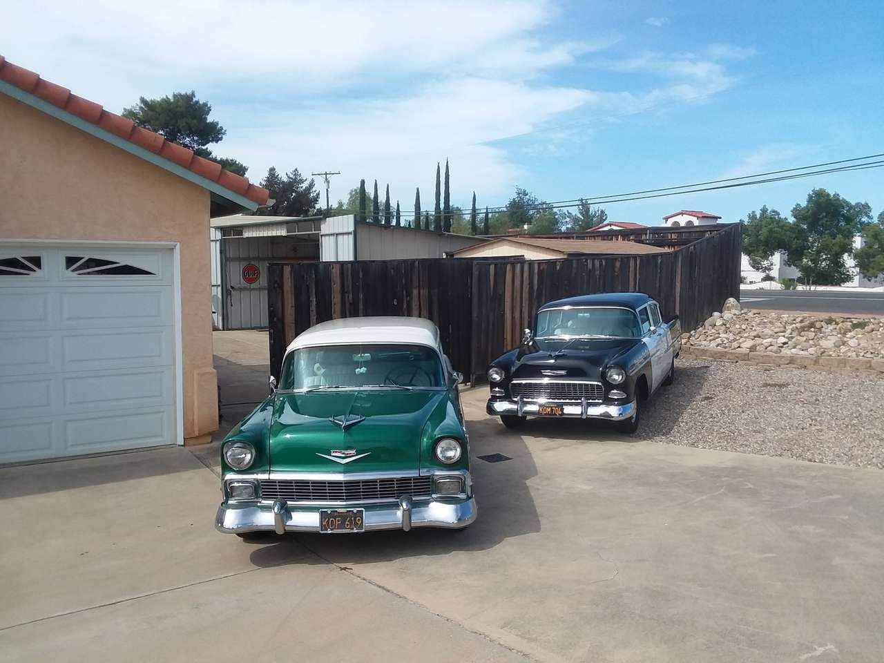 55 chevy police car & 56 chevy wagon online puzzle
