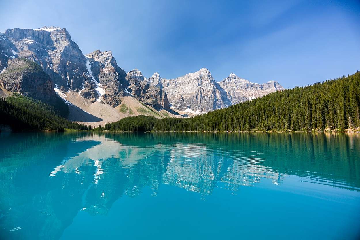 Озеро и горы пазл онлайн из фото