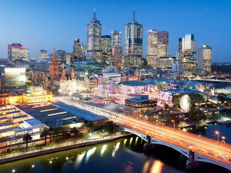 夜のオーストラリアの都市 写真からオンラインパズル