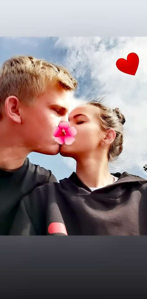 Amor e primeiro beijo puzzle online a partir de fotografia