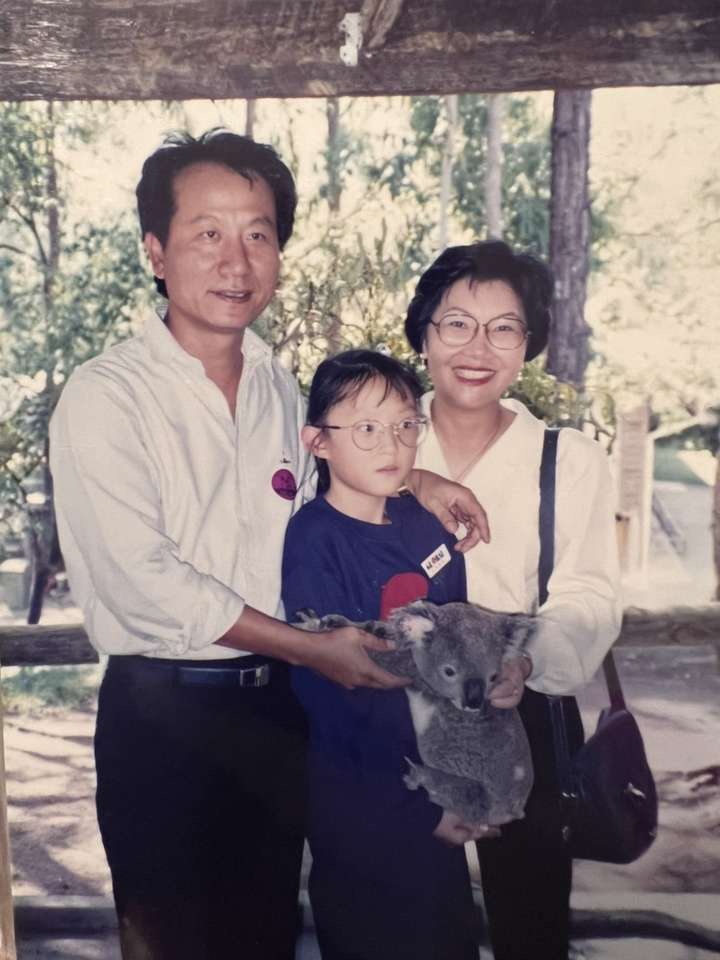 Koala drží rodinu online puzzle