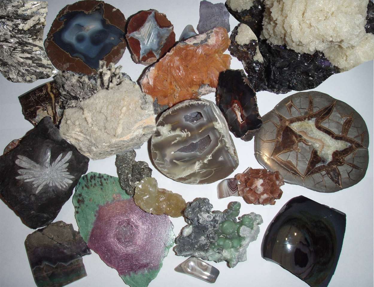 YAMANG MINERAL puzzle online from photo