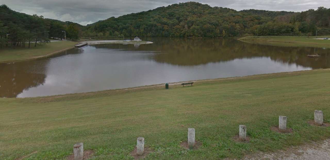 Озеро Ріденур у Нітро Західній Вірджинії онлайн пазл