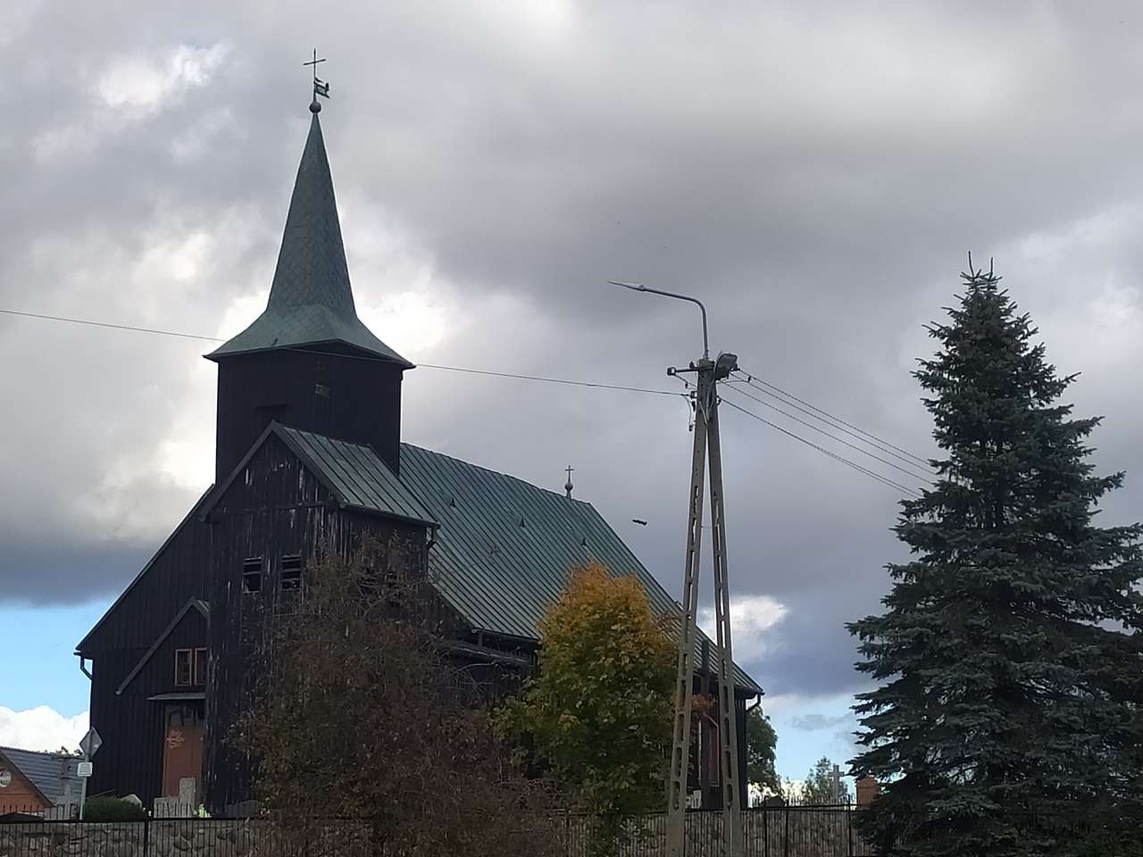 la iglesia histórica en Brzozów puzzle online a partir de foto