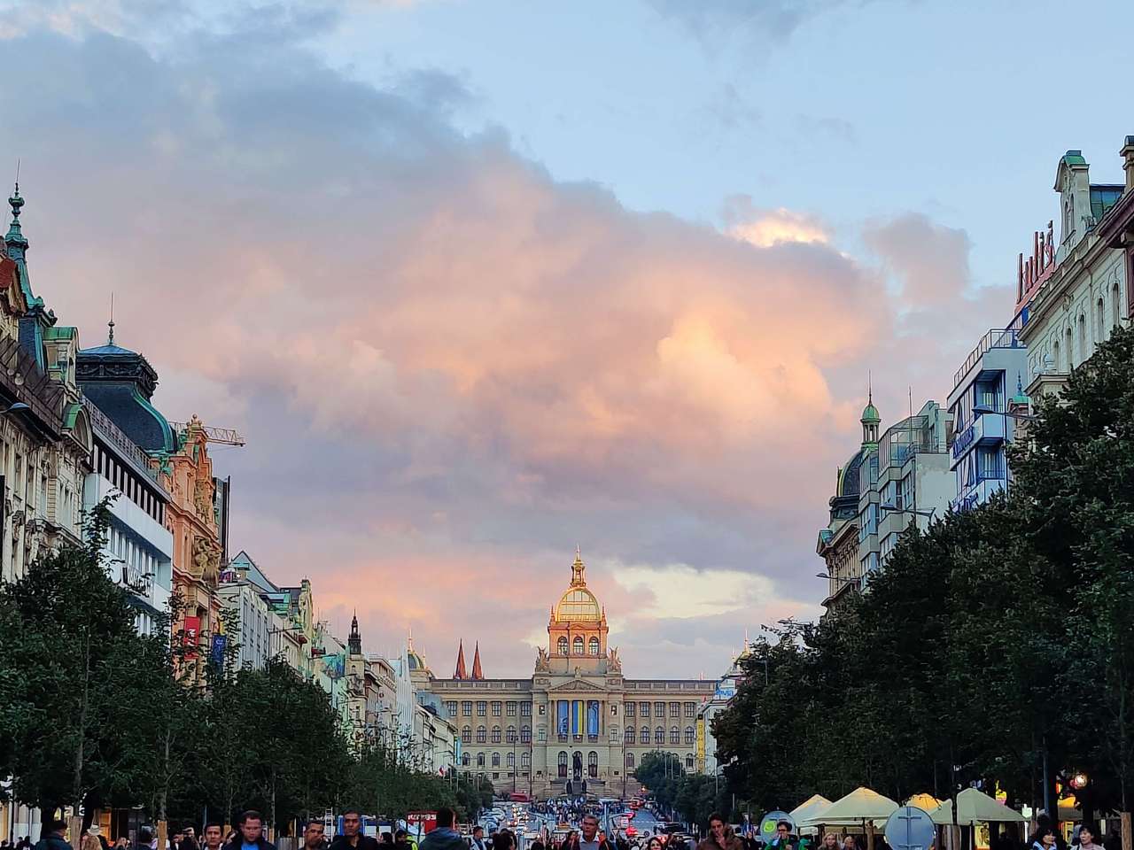 Ηλιοβασίλεμα πάνω από την Πράγα online παζλ