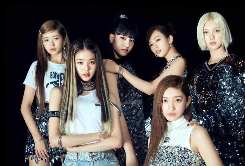 IVE K-Pop група онлайн пъзел от снимка
