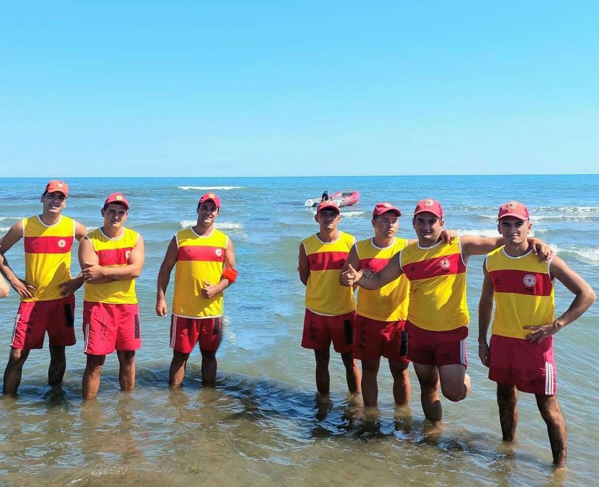 De beste strandwachten in Bakoe puzzel online van foto