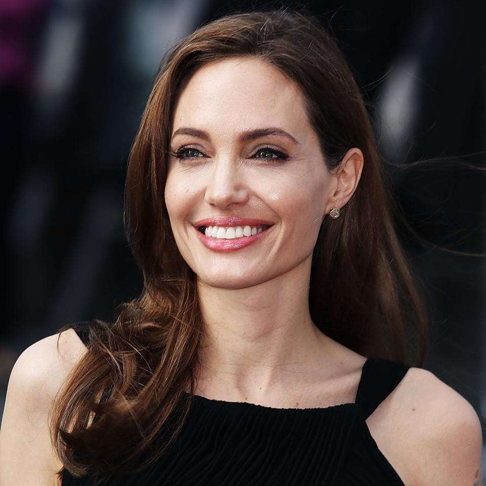 Angelina Jolie pussel online från foto
