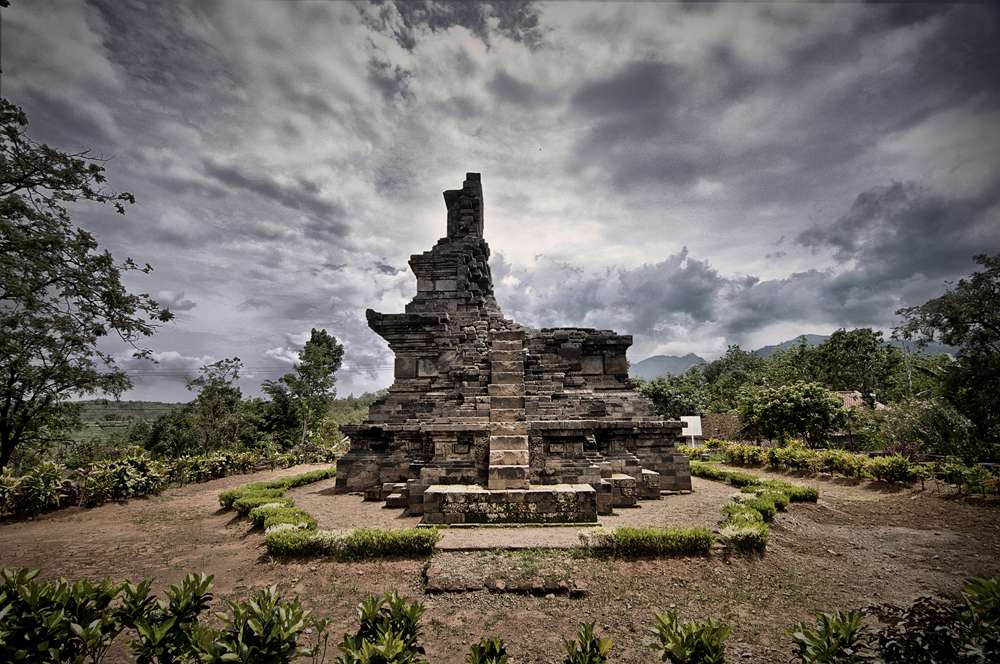 Candi Arimbi puzzle online a partir de fotografia