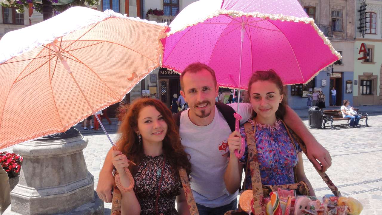 Кольорові парасольки скласти пазл онлайн з фото