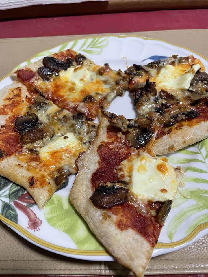 Pizza till middag pussel online från foto