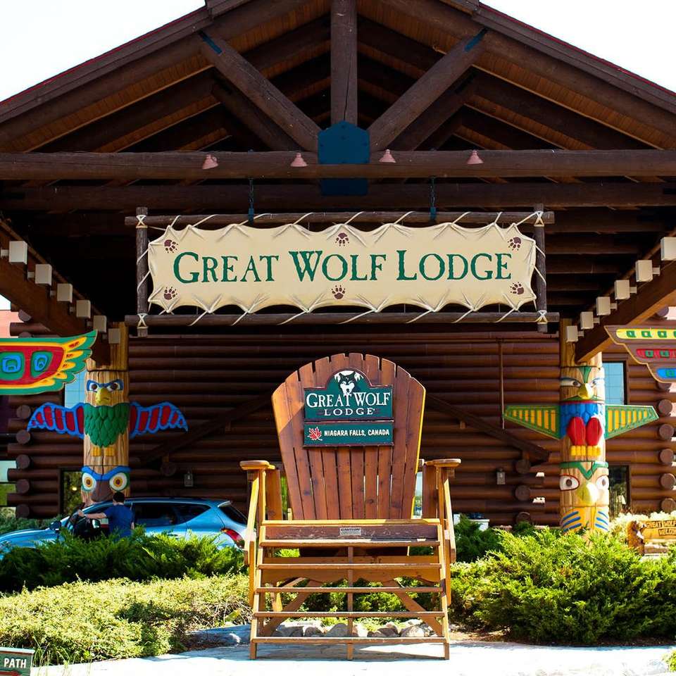 Grande Lobo Lodge puzzle online a partir de fotografia