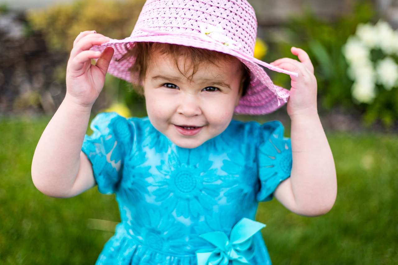 μωρό με καπέλο online παζλ