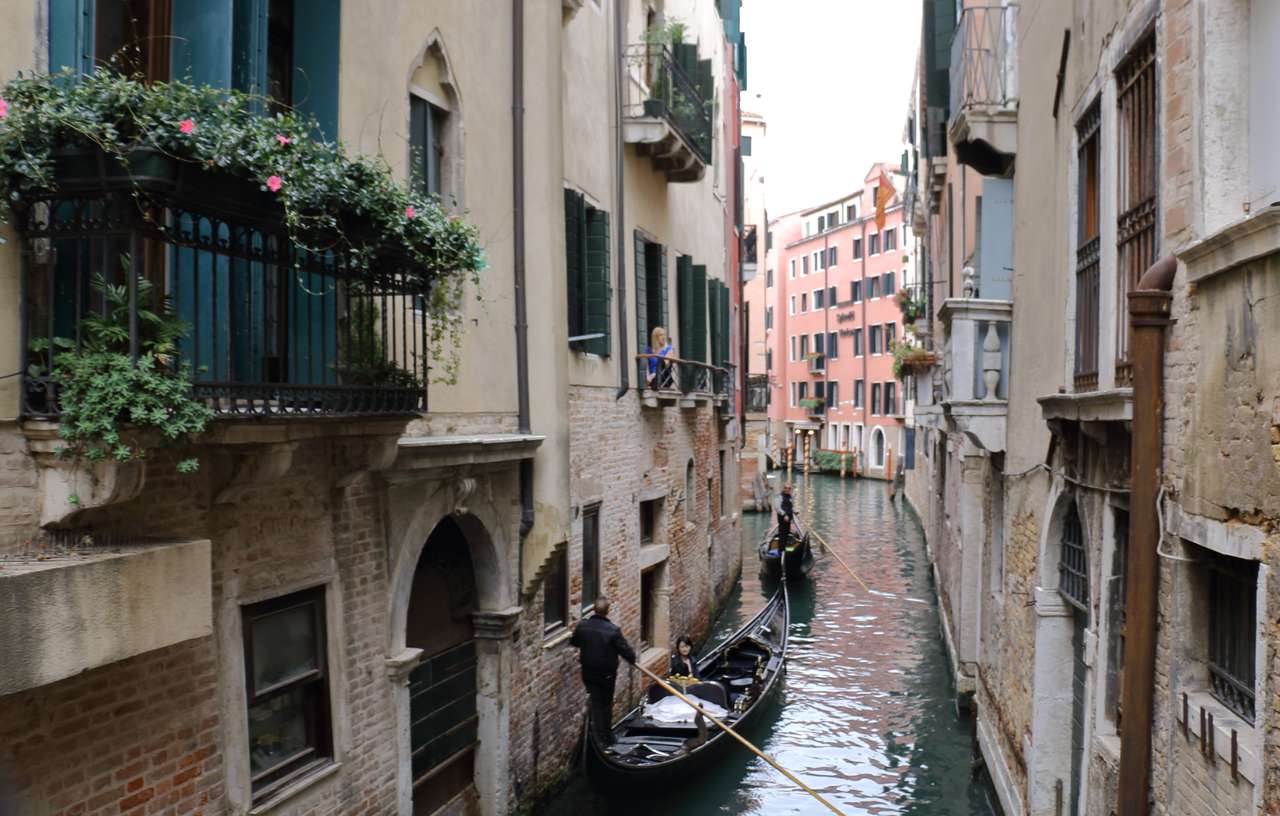 Excursie cu gondola in Venetia puzzle online din fotografie
