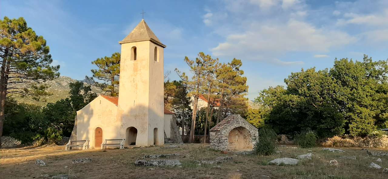 kerk in Starigrad puzzel online van foto
