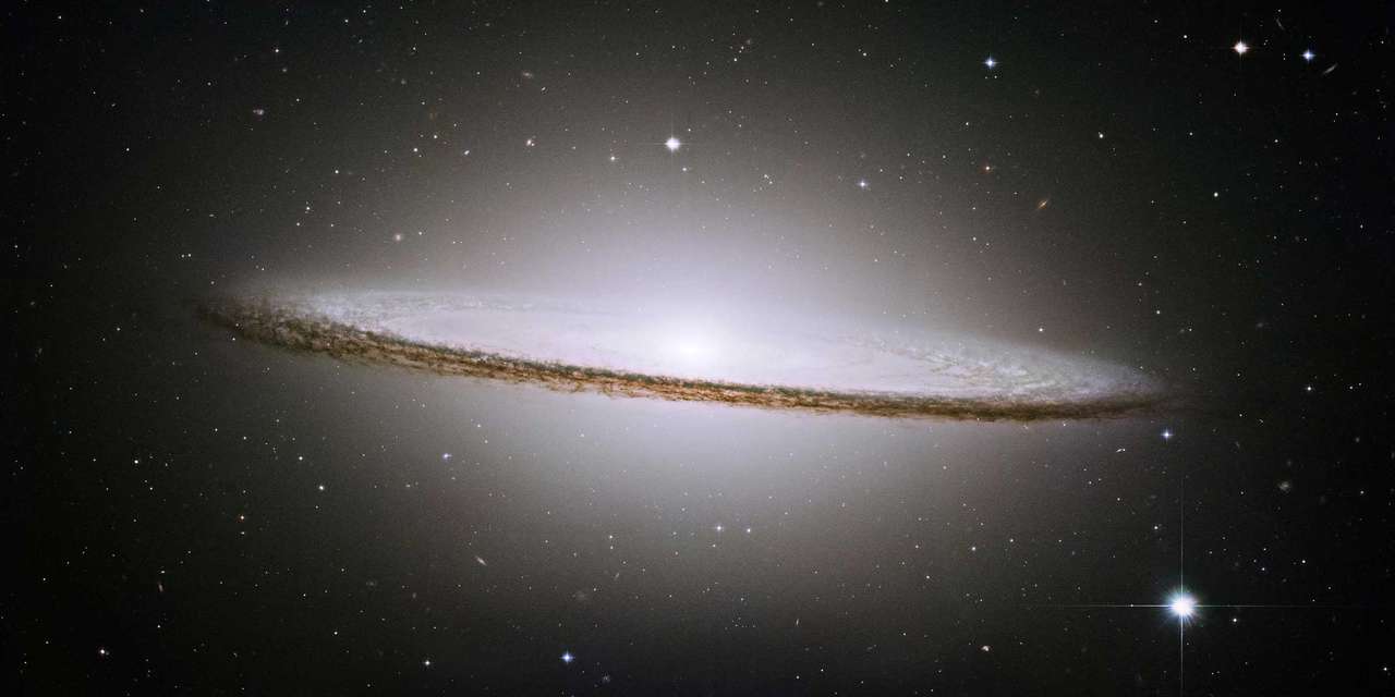 Sombrero Galaxy puzzle online from photo