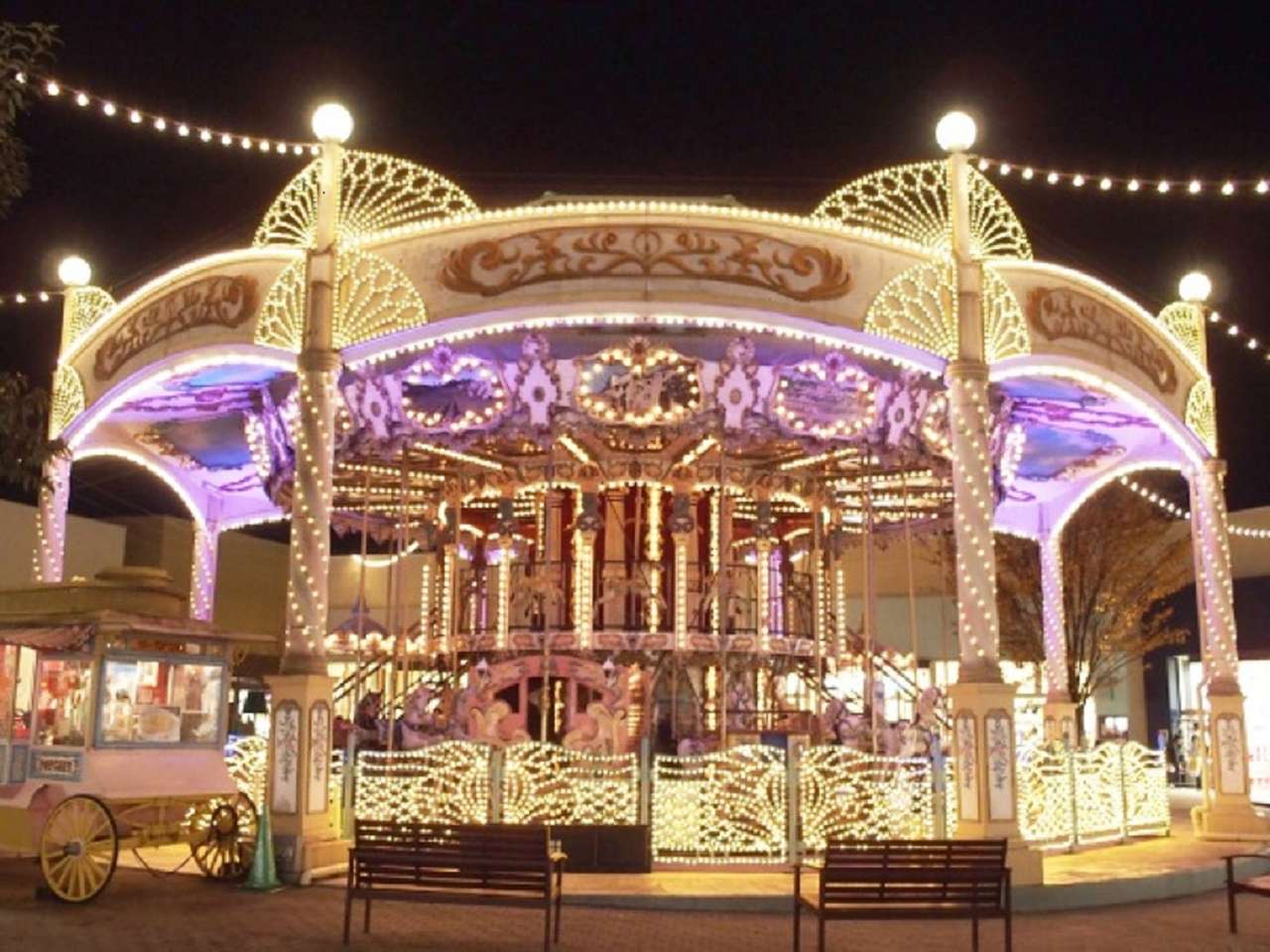 Carousel puzzle online from photo