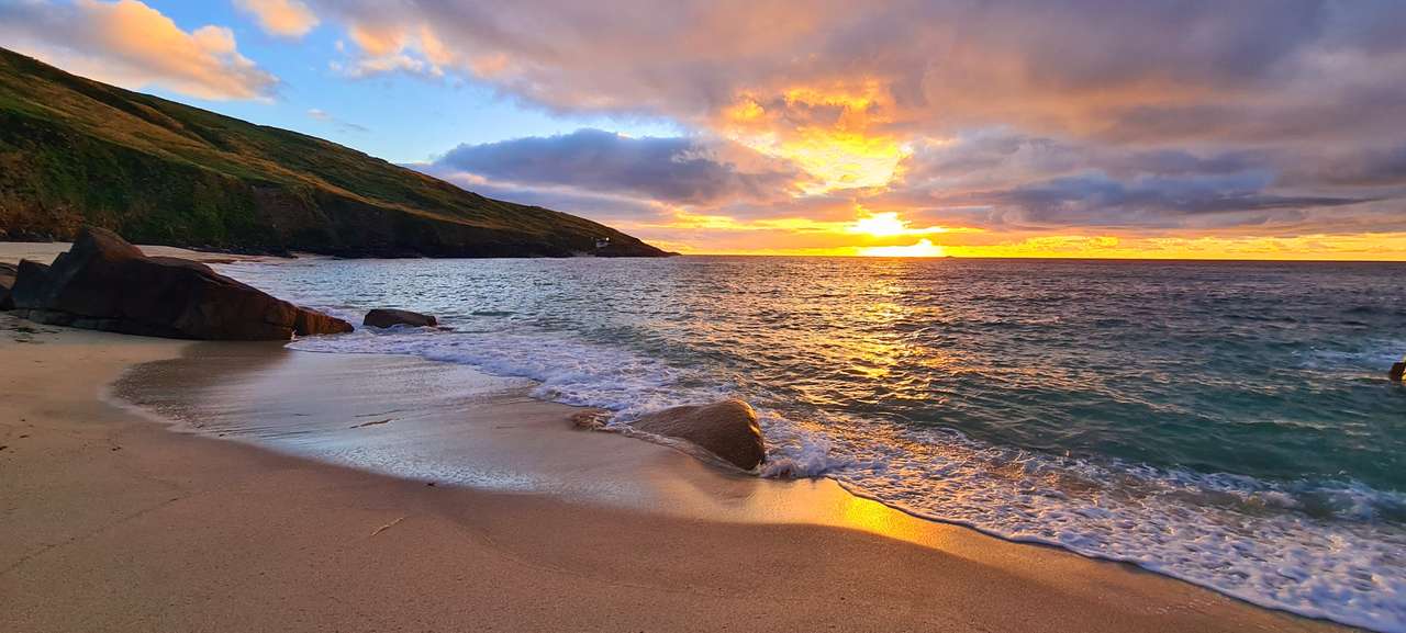 Le soleil couchant sur la plage puzzle en ligne