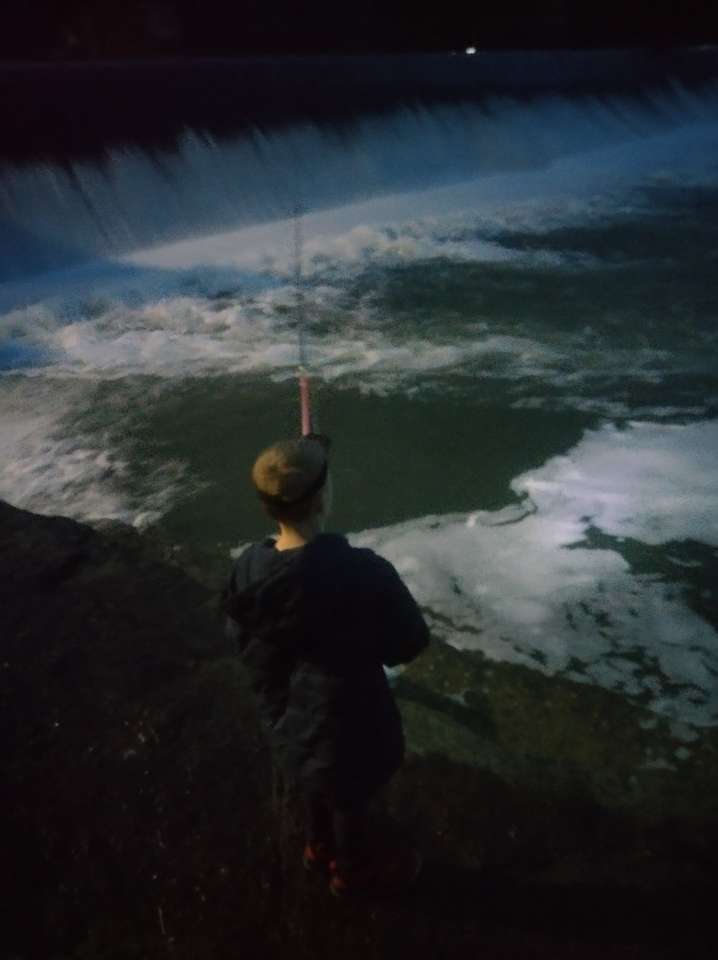 menino pescador puzzle online a partir de fotografia