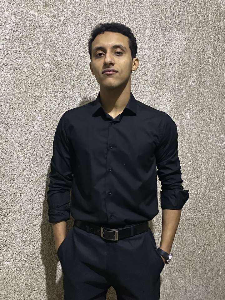 me in black shirt online puzzle