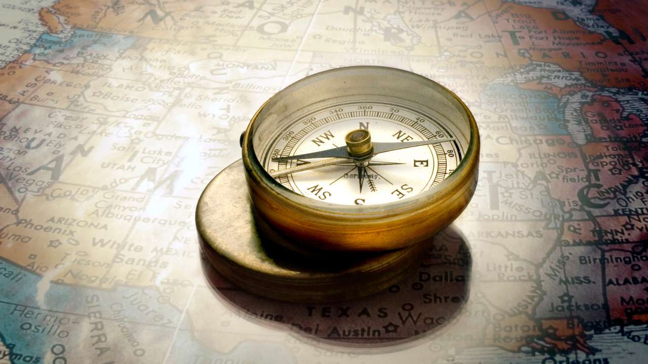 Kompass auf der Karte Online-Puzzle vom Foto