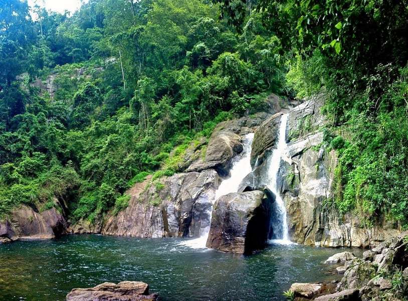 Meenmutty waterfalls puzzle online from photo