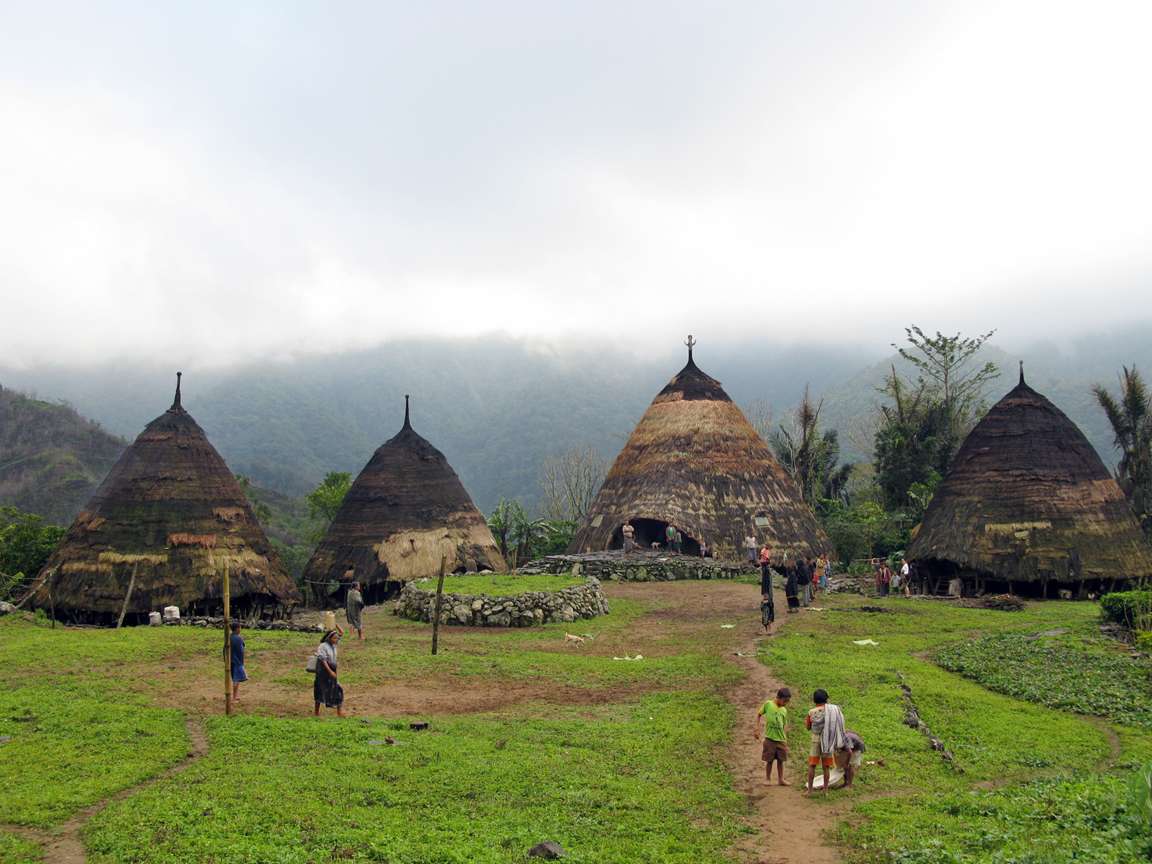 Rumah Adat Mbaru Niang Pussel online