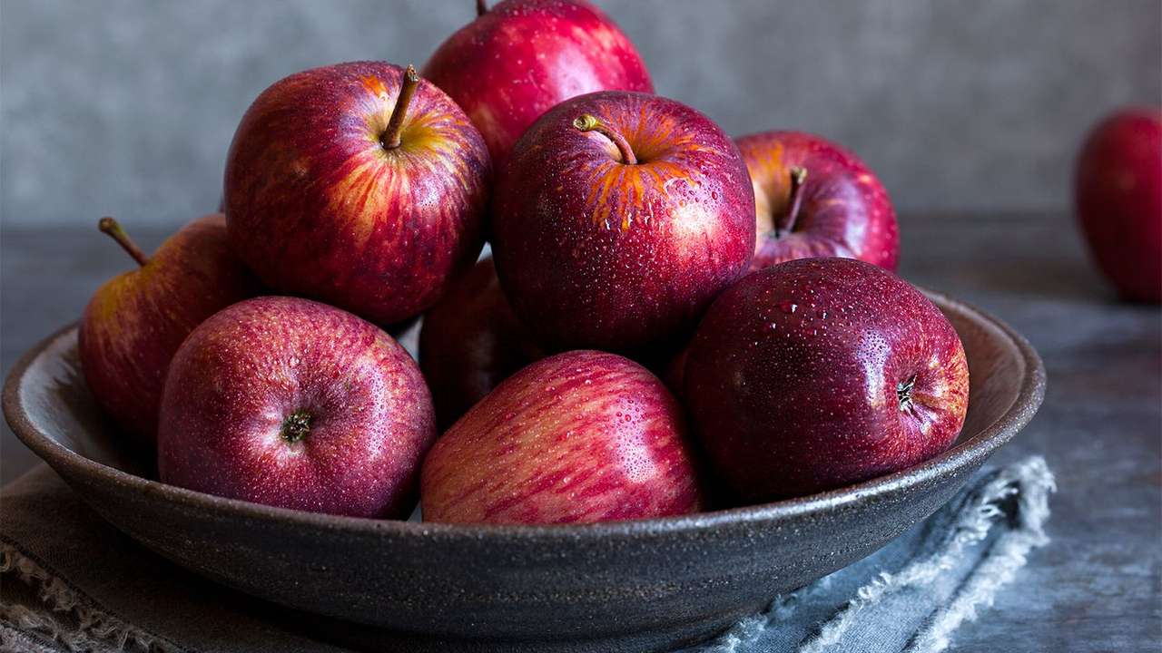 Äpplen på bordet pussel online från foto