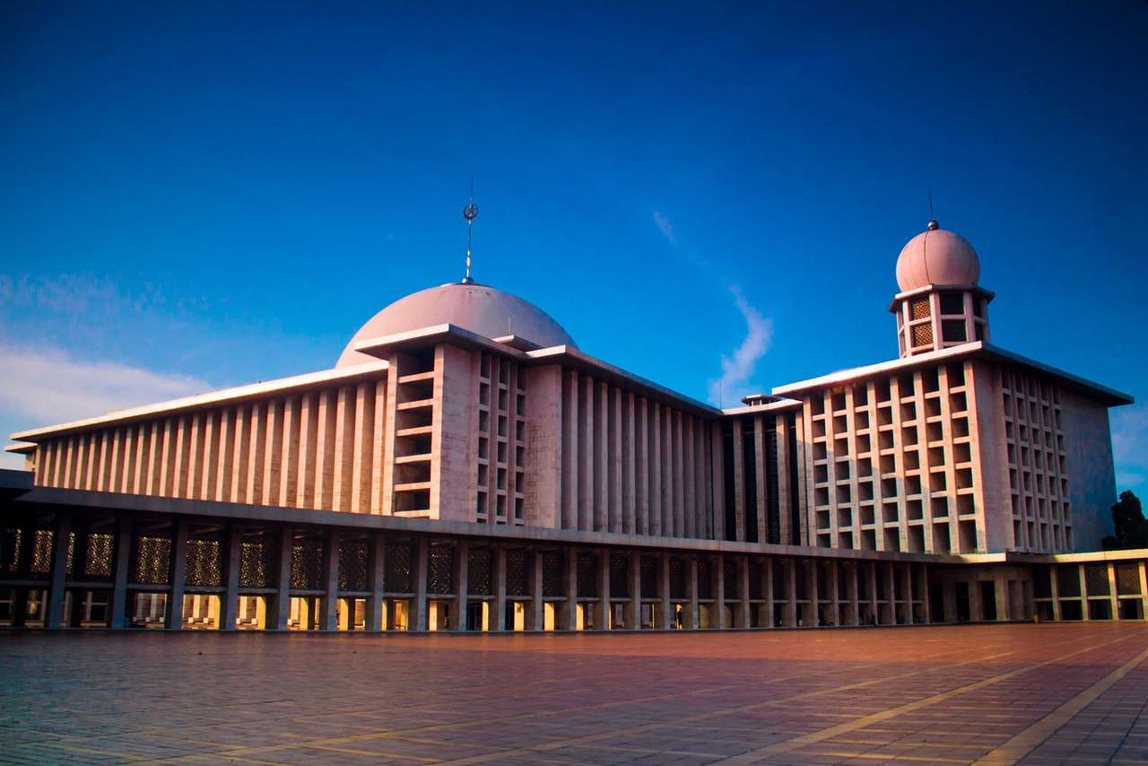 Masjid istiqlal puzzle online from photo