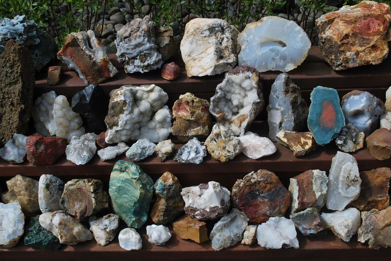 ~ Rocks On A Wall ~ online puzzle