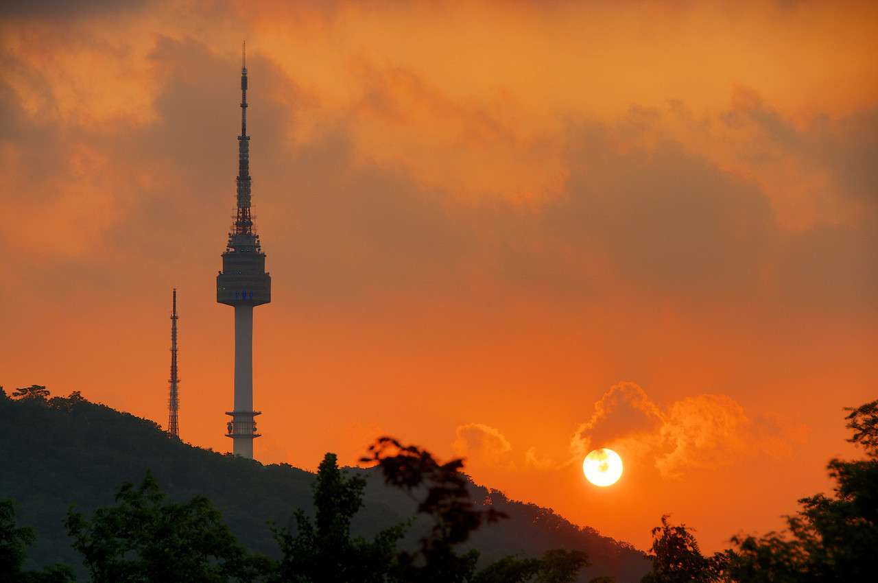 Захід сонця в Сеулі скласти пазл онлайн з фото