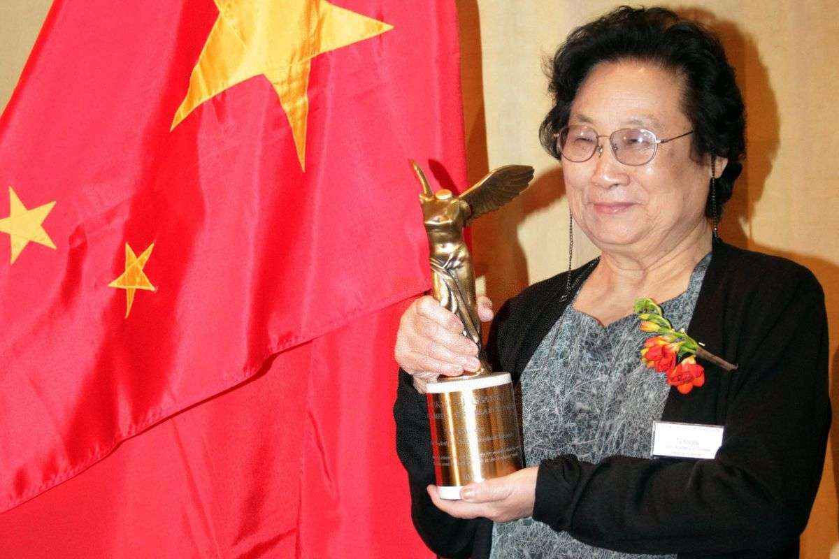 Tu Youyou puzzle online from photo