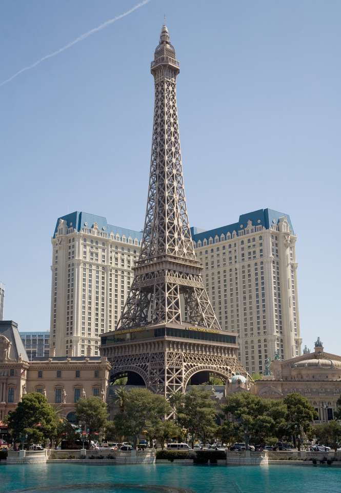 Turnul Eiffel puzzle online