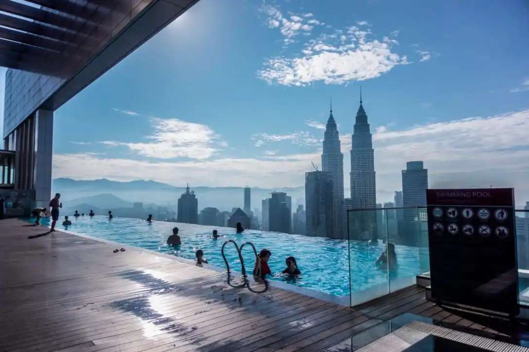 Infinity Pool puzzle online from photo