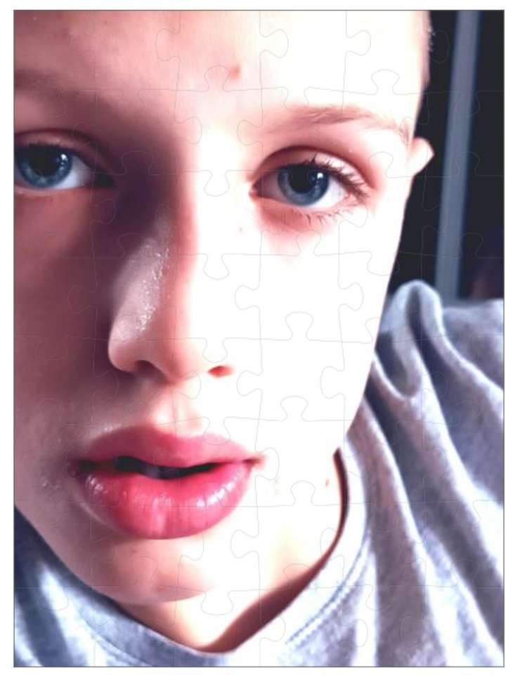 キリスト教の自閉症の少年 写真からオンラインパズル