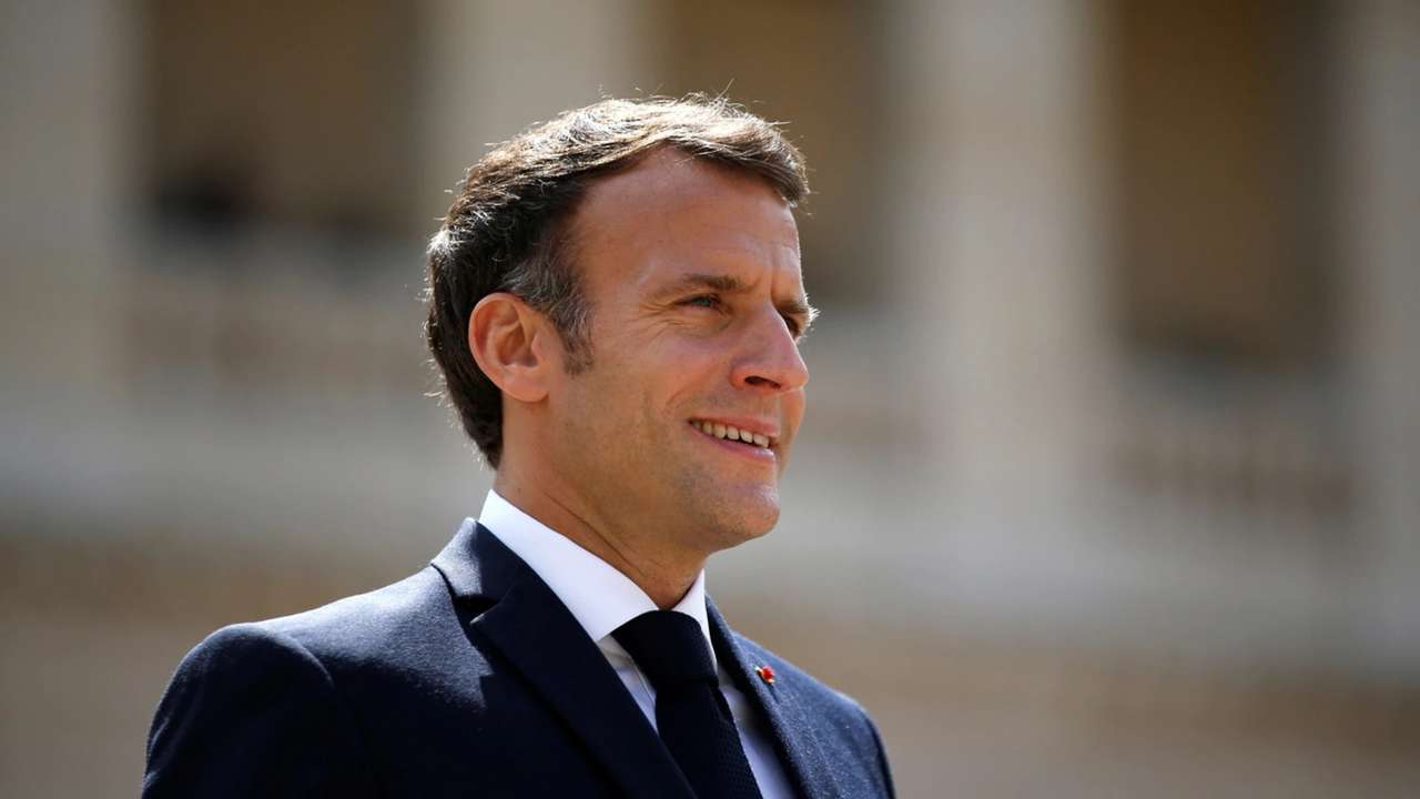 Macron rezignace online puzzle