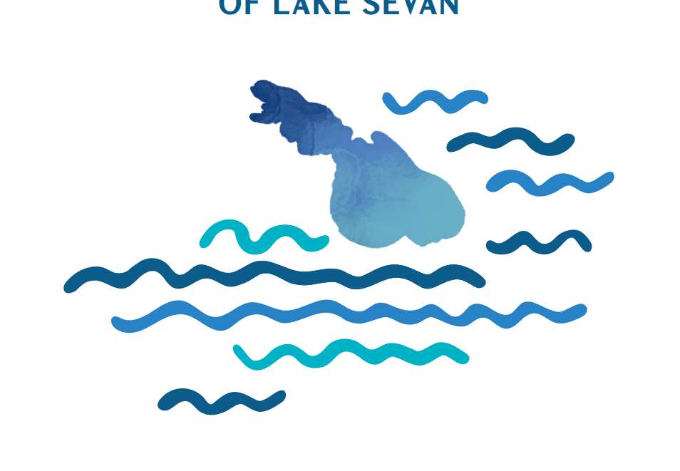 Езерото Севан и неговите вълни с различни цветове онлайн пъзел от снимка