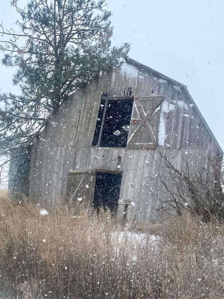 Barn in Rathdrum Idaho puzzle online from photo