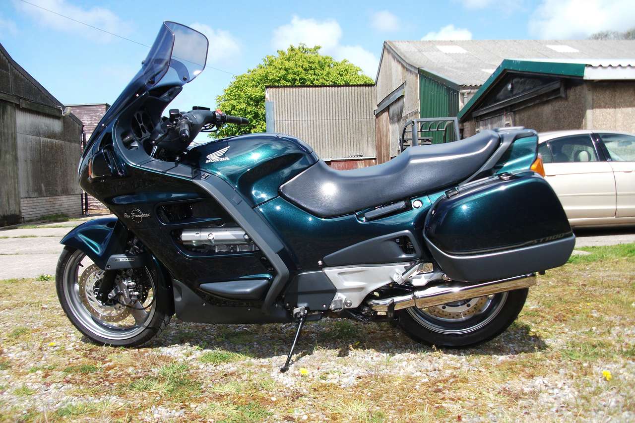 ST1100 motorcykel Pussel online