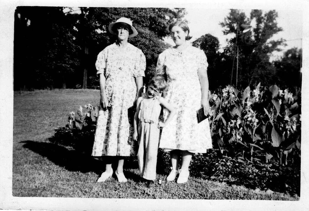 Mrs. Chowdhury's family c. 1937 puzzle online from photo