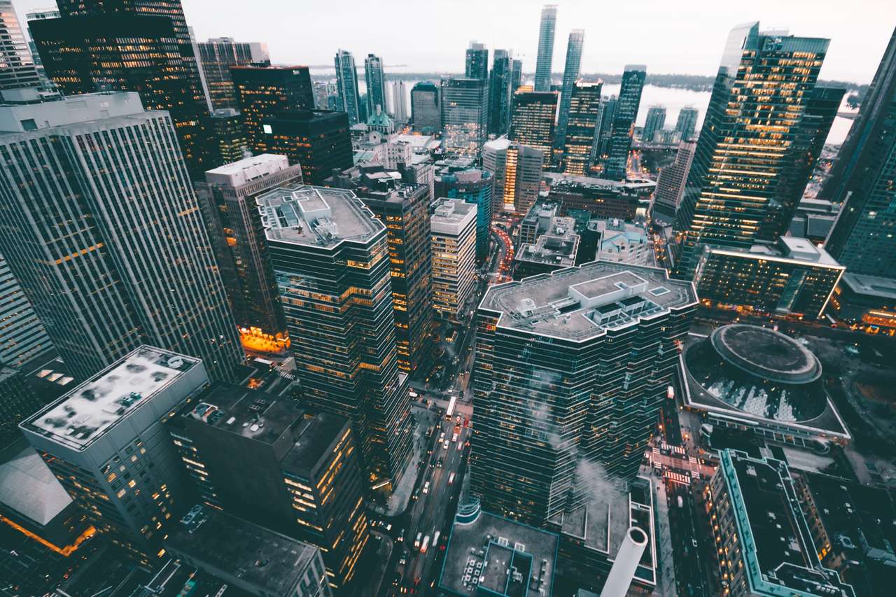 Изглед с дрон към големия град онлайн пъзел от снимка