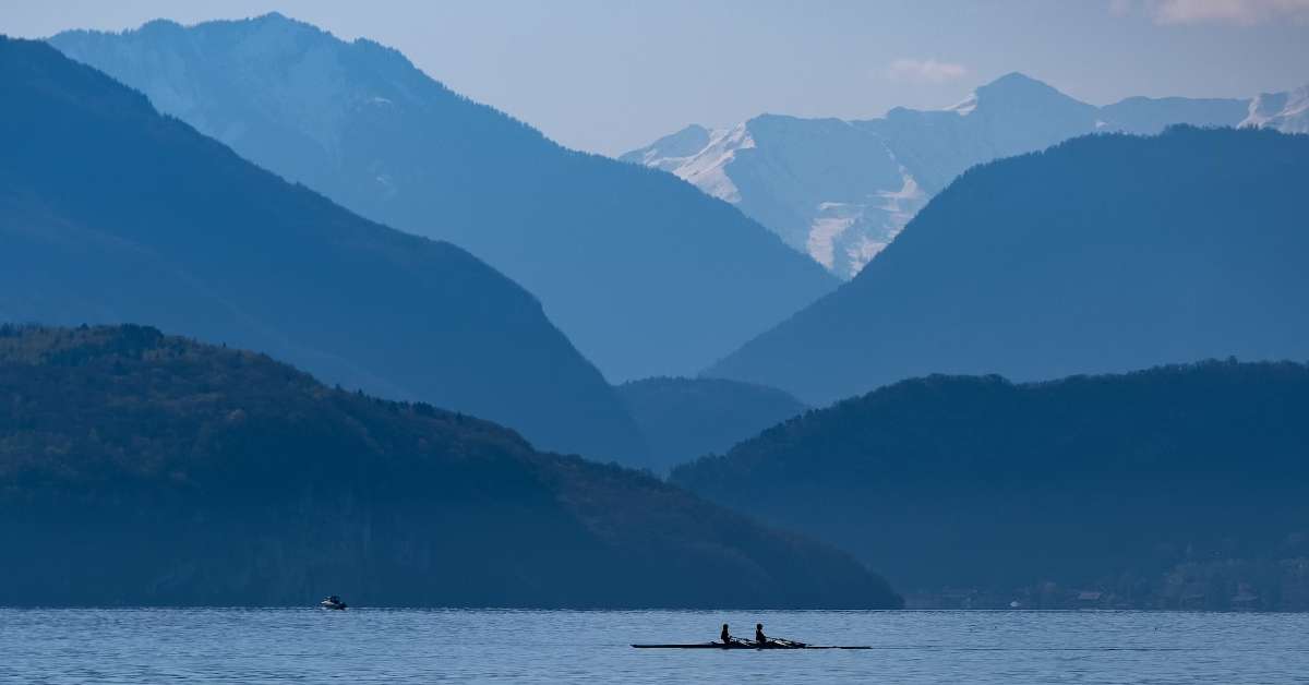 Веслування біля моря скласти пазл онлайн з фото