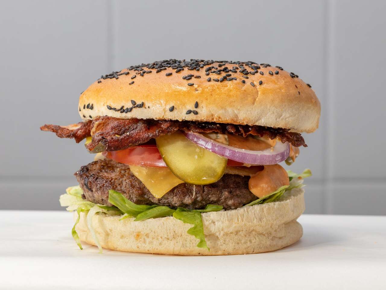 burger cu bacon puzzle online din fotografie