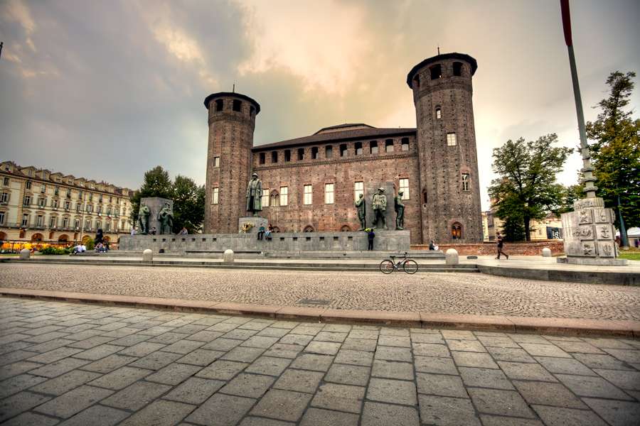 площад на замъка в Торино онлайн пъзел от снимка