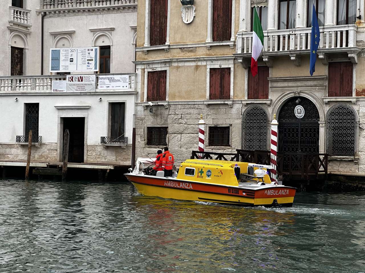Krankenwagen in Venedig Online-Puzzle